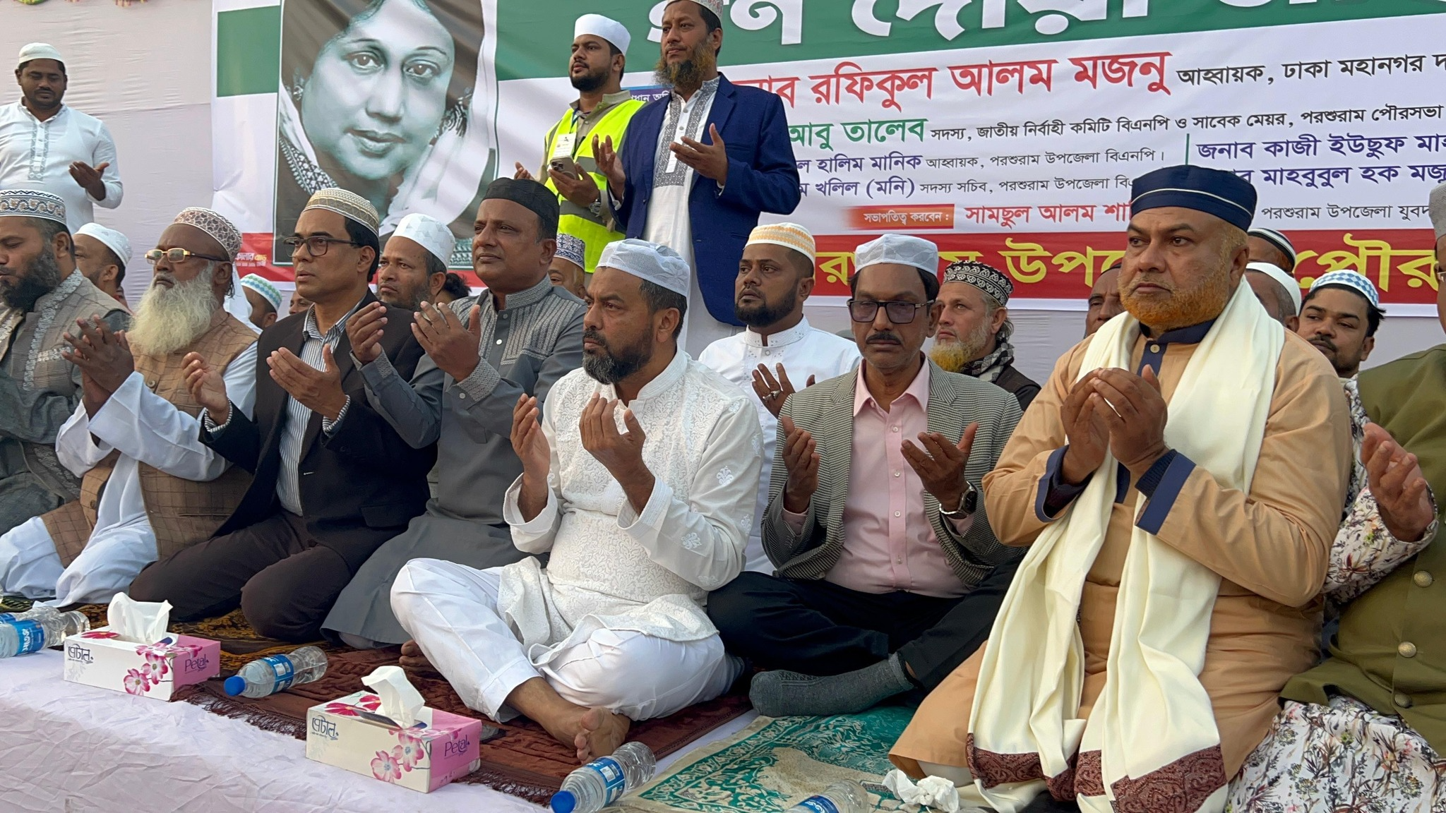 বিনামূল্যে মেডিকেল ক্যাম্প